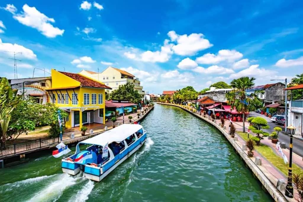 Melaka Top Largest Waterpark Resort - By Youbnb Homestay Melaka Extérieur photo
