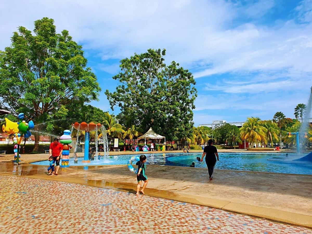 Melaka Top Largest Waterpark Resort - By Youbnb Homestay Melaka Extérieur photo